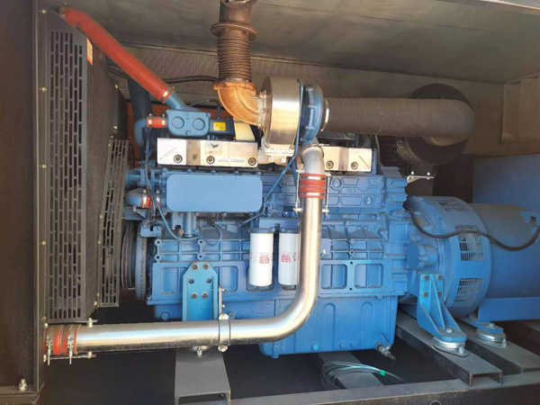 含山燃油消耗率与进气温度的具体关系是什么？