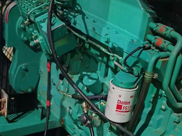 含山如何确定新的发电机组控制系统是否与原系统兼容？